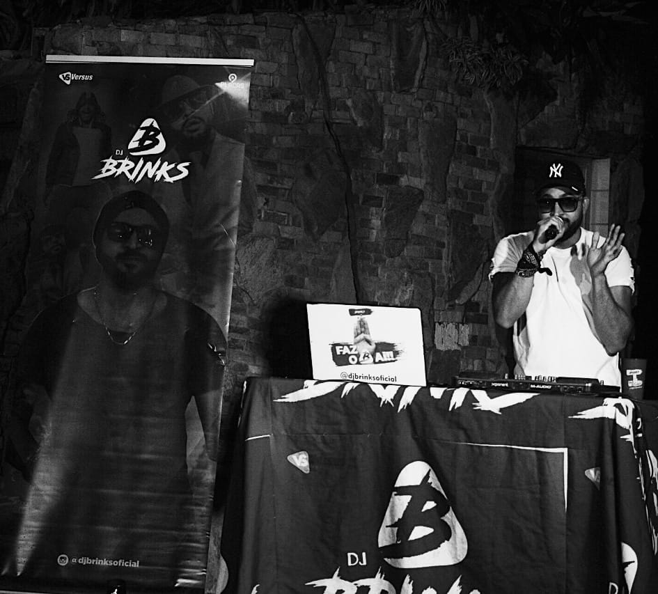 djbrinksoficial's tweet photo. A vida é algo que sei lá, se topar qualquer parada você tem que ir com determinação!
Foto: @photographraby
#djBrinks #meuDj #liveInterativaDjBrinks #liveSolidaria https://t.co/4rkdKTSKAy