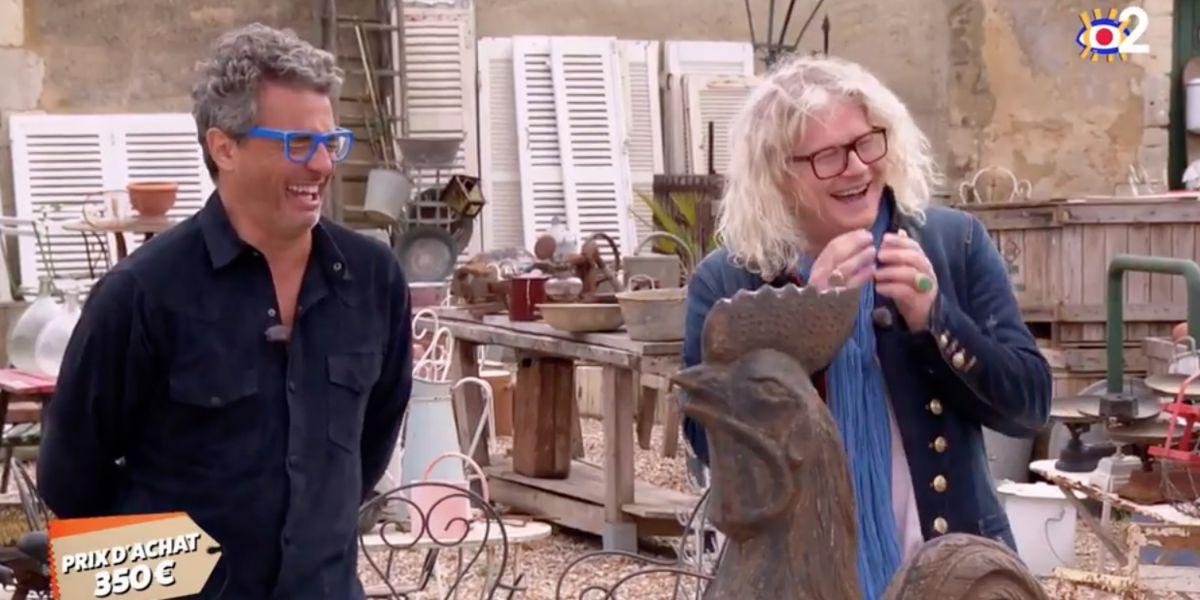 Le duel des brocantes : une commissaire-priseur avale un insecte, Julien Cohen pris d’un fou rire (VIDEO) bit.ly/38y1870