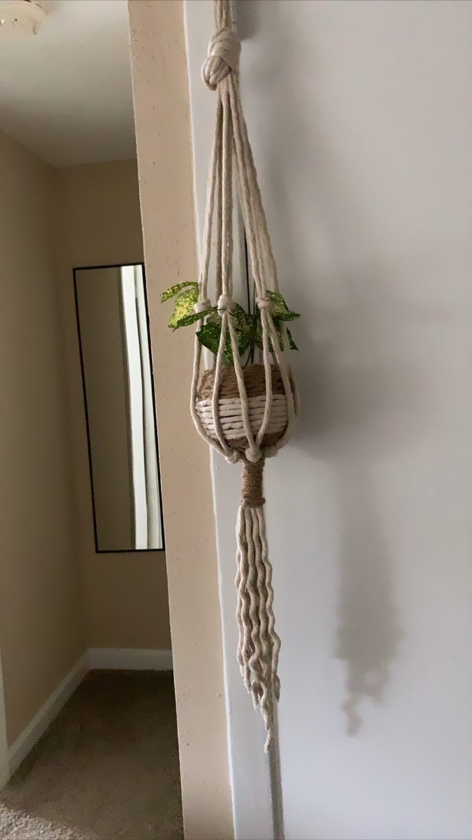 chrissielen's tweet photo. 😁 I made my own #macrameplanter ❤️ https://t.co/LCaWeB5Ar4