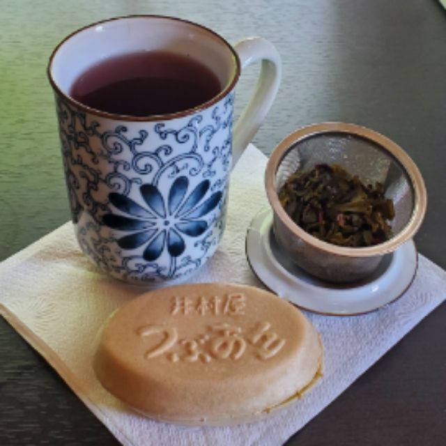 Daily tea timeJasmine hibiscus (do not try)Cautiously adding other things to jasmine to see what pairs well. Trying hibiscus, and the tartness detracts too much from the jasmine. Not all experiments work, and it's never a waste of tea as long as you learn from it.