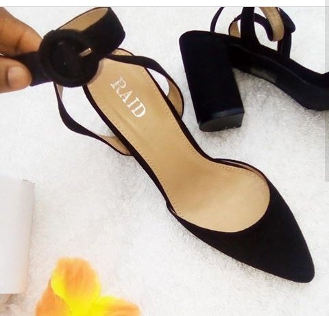 lammywears's tweet photo. Keep your heels, head, and standards high. .
You see that your black heels😁😁, e need make you relief am small😏😏
.
See what I brought here for you
.
Size 40
.
Price: N8,200
.
#lammywears #ishopatlammywearsl #naijafashion #size40shoes #blackshoe #blockheels #adejare #simplysimi https://t.co/mwvbCRZYvi