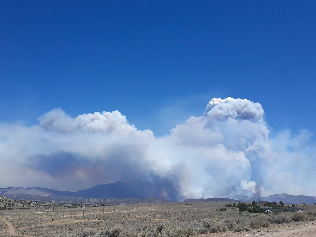 WxMattt's tweet image. #NumbersFire is producing intermittent #pyroCu as fire activity picks up this afternoon.