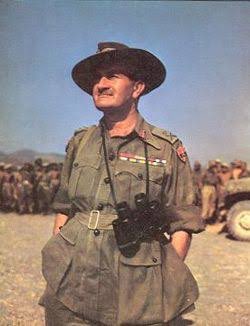 NesbittFoster's tweet photo. 🇦🇺 #Viscount #Slim of #Yarralumla was edu @KESBham. Wounded at #Gallipoli & command ‘#ForgottenArmy’. Arms incl. #CommonwealthStar. “#Gules #semy of Swords erect #Argent a Lion #rampant Or on a #Canton #quarterly #Azure & also Argent a Mullet of seven points Gold” @TheHeraldrySoc https://t.co/gckf6hlBC2
