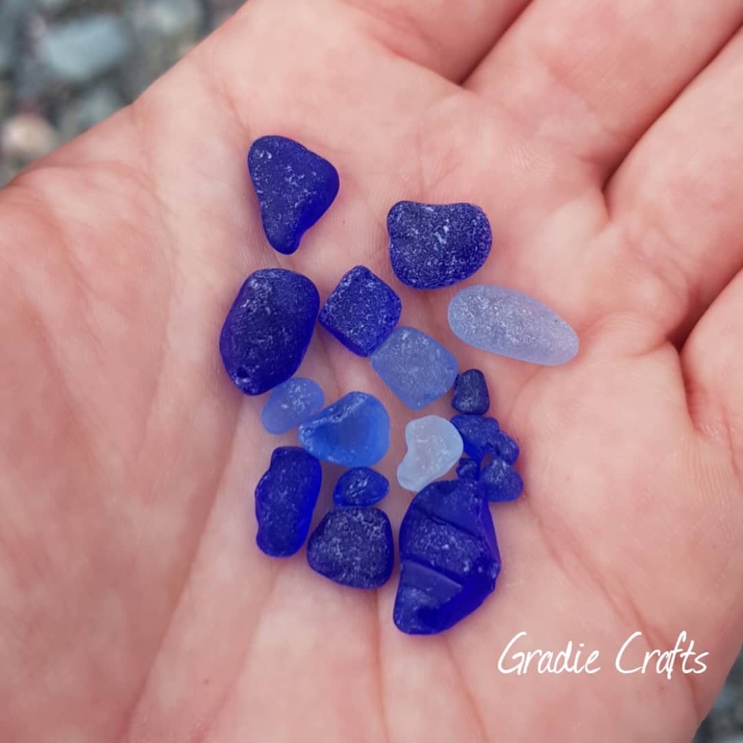GradieCrafts's tweet photo. Teeny weeny blue gems 💦
https://t.co/yKc5qfiYzM
#seaglass #blueseaglass #seaglassgems #beachcomber #beachcombing #beach #beachglass #anglesey #angleseyglass #angleseyseaglass #angleseycoast #wales #northwales #ynysmôn #ynysmon #traeth #gradiecrafts #folsky #folksyseller https://t.co/fuP5hfFSXJ