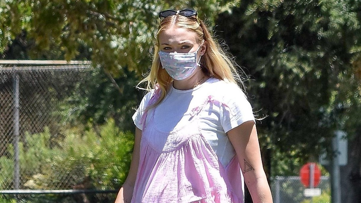 Sophie Turner's maternity style just keeps getting better. vogue.cm/FEGF5LN