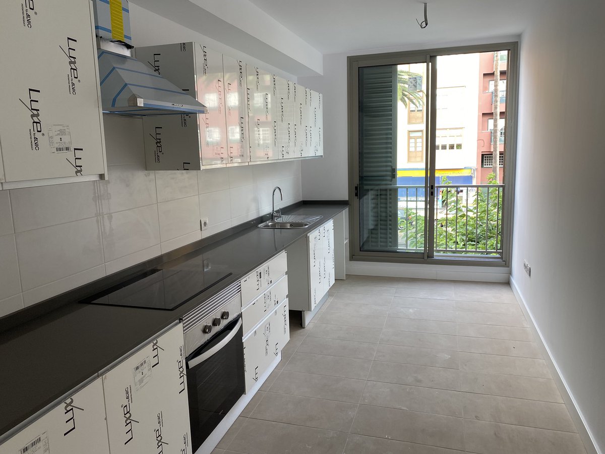 rediarq's tweet photo. Estas cuatro fotos, resumen 11 meses de trabajo 👷‍♂️💪
Gracias al personal propio y subcontratas que han participado en la #nuevaconstruccion de este #edifico de 6 viviendas. 
Ahora nos toca comenzar con nuestro próximo reto...
¡#Descubre Rediarq!
#arquitectura #construccion https://t.co/v39JyXpZc0
