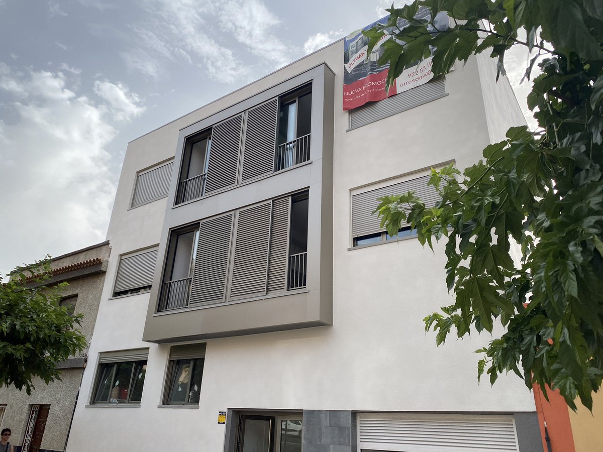rediarq's tweet photo. Estas cuatro fotos, resumen 11 meses de trabajo 👷‍♂️💪
Gracias al personal propio y subcontratas que han participado en la #nuevaconstruccion de este #edifico de 6 viviendas. 
Ahora nos toca comenzar con nuestro próximo reto...
¡#Descubre Rediarq!
#arquitectura #construccion https://t.co/v39JyXpZc0