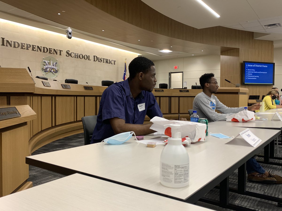mesquiteisdtx's tweet photo. Students, staff and community members on the Leadership and Empowerment Team met this afternoon to continue the important conversation about how MISD can promote inclusion, justice and equality in our schools. #LETsMakeAnImpact https://t.co/gcNJkJaLVB
