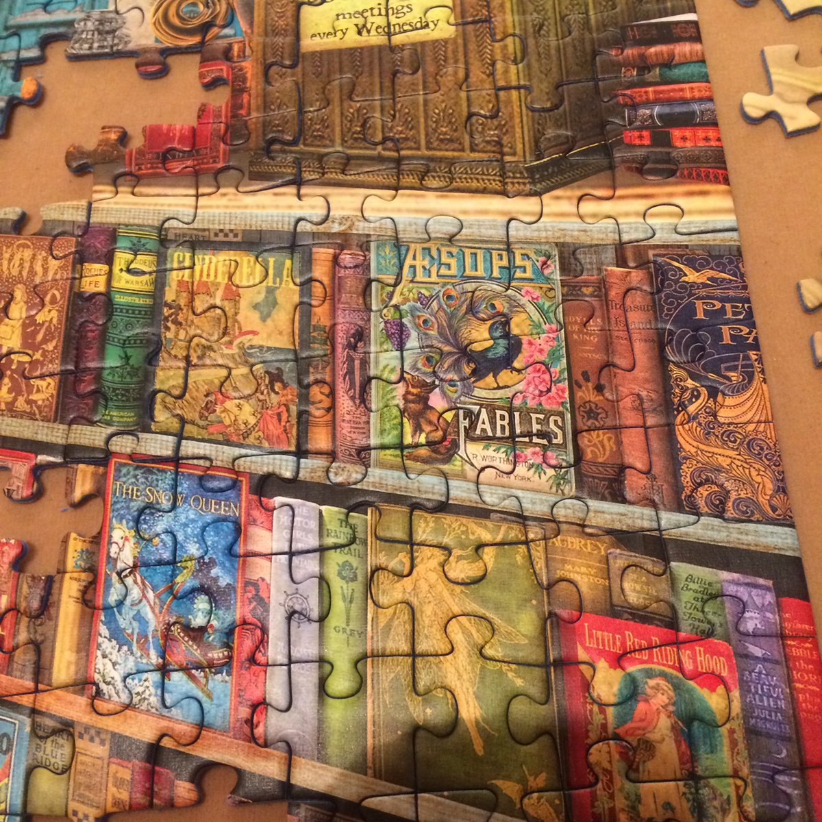 TeresaDriscoll's tweet photo. Memo to self...
... never ‘stop by’ #bookshop puzzle on way to bed 🧩 🧩 #onemorepiece https://t.co/pflDeJIkEl