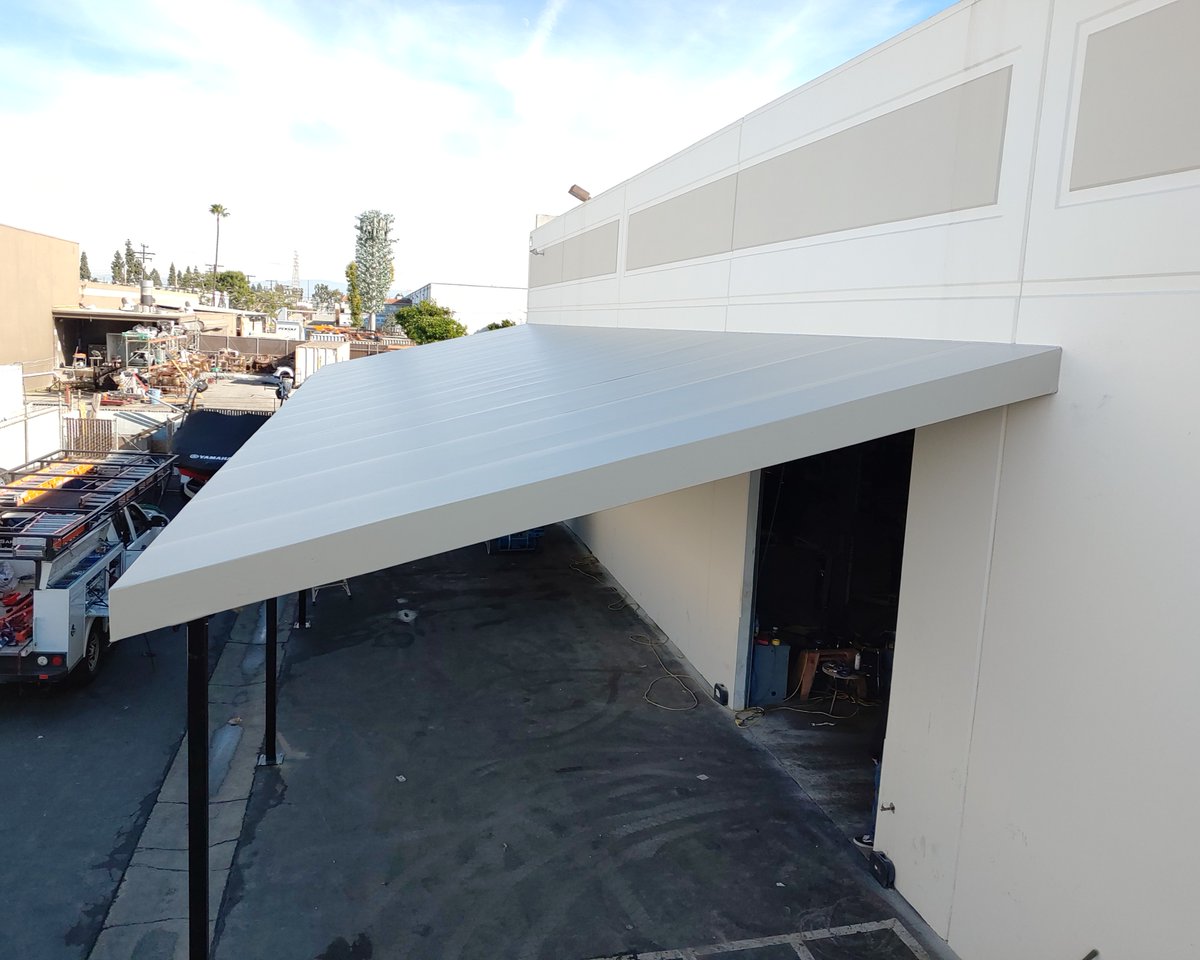 keystonoutdoor's tweet photo. Another outstanding installation of #Sattler 745 Evolution! Ask your #KeystonOutdoor rep about how this versatile awning vinyl can transform your outdoor space!
•
•
•
#restaurantseating #awning #awningsystems #awningsandcanopies #awningonpoint #outdoorliving  #outdoorseating https://t.co/Fnho4gjuxb