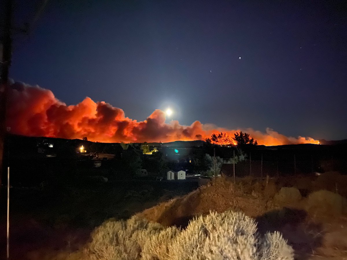 Colgan_WX's tweet image. #NumbersFire from East Gardnerville last night and today. Pyrocumulus plume now reaching 22K feet according to the latest scans from KRGX. #NVwx #pyrocu #NVfire