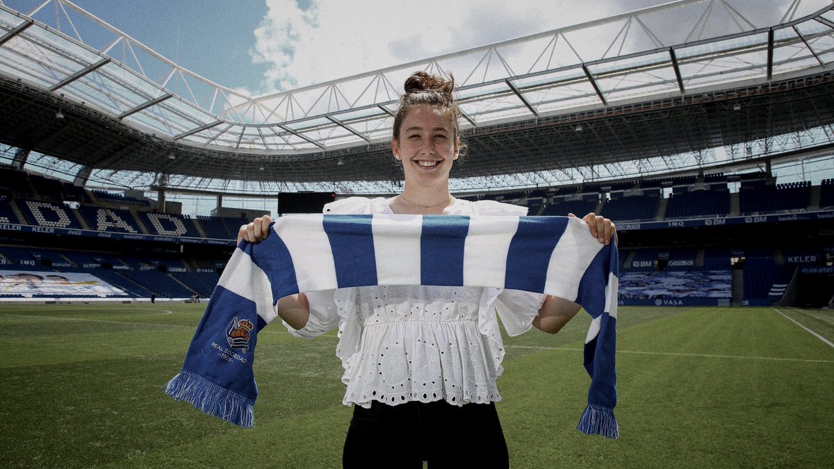 FutFemIberdrola's tweet photo. 👏🏼😍 Talento. Pasión. Futuro.
¡La @RealSociedad renueva a sus jóvenes promesas! ✨
#PrimeraIberdrola #MonoDeFutFem https://t.co/tNNwzxB6PA