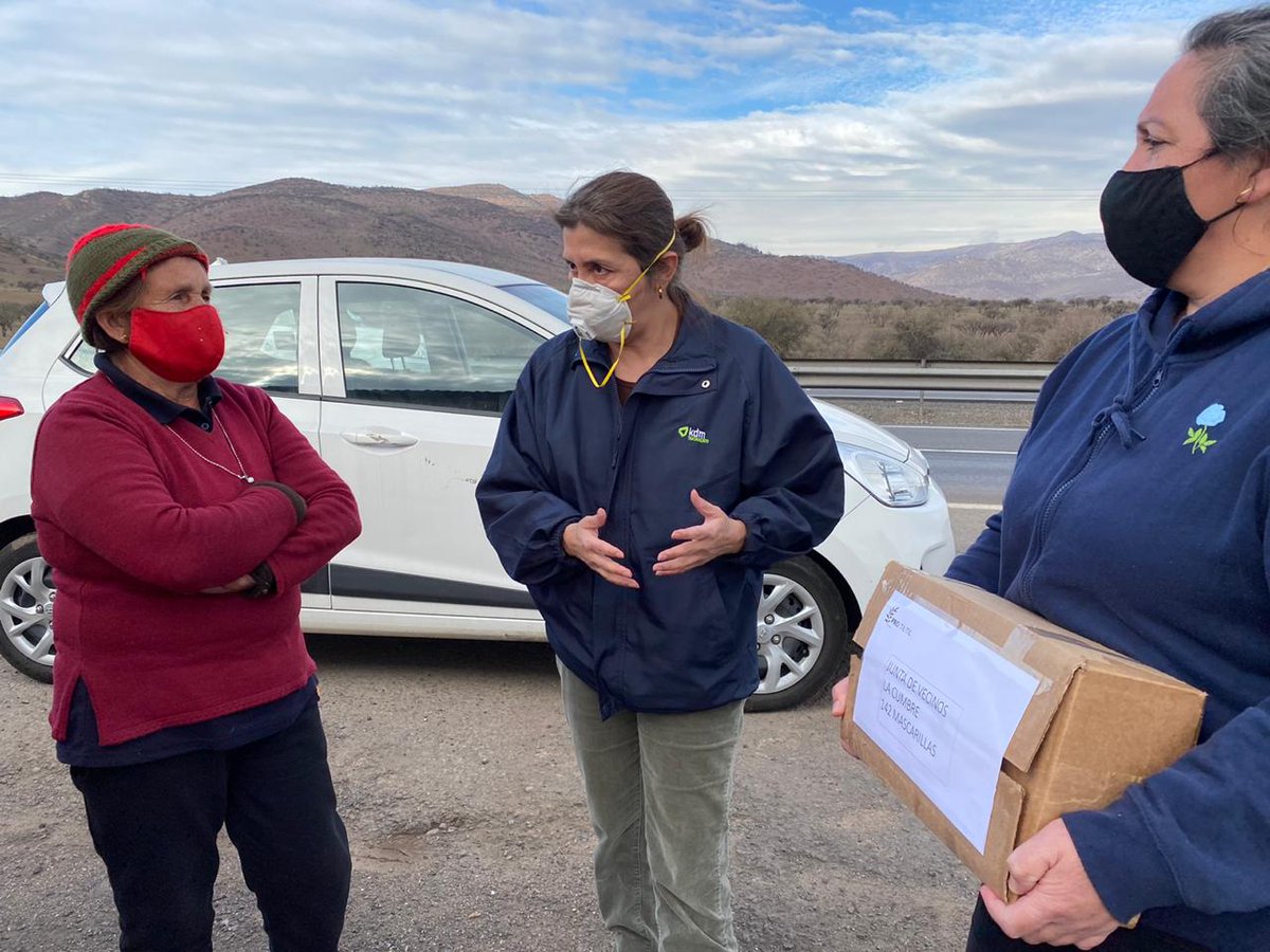 Comenzamos la distribución gratuita de mascarillas reutilizables para vecinos de Til Til, en el marco de nuestra alianza con <a href="/PRODEMU/">PRODEMU</a>. Son 20.000 mascarillas confeccionadas por mujeres de la Provincia de Chacabuco, que con ello obtuvieron ingresos y aportaron a la comunidad.