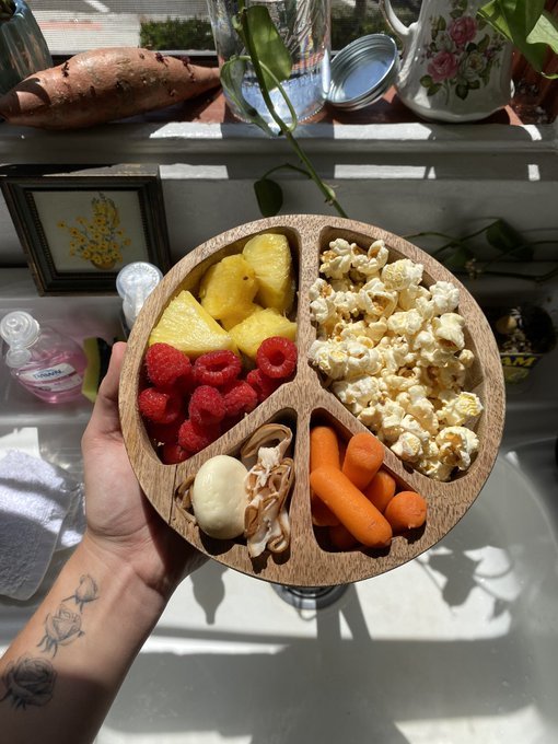 you know i be havin a good day when my snack plates look like this ✨🤤 https://t.co/yaMYgwqoXV<a href="/tag/throne"class="tags"><span>#throne</span></a><a href="/tag/wishlist"class="tags"><span>#wishlist</span></a>