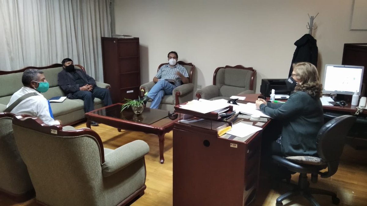 MAATE_Zonal10's tweet photo. Nos reunimos con los usuarios del sistema de agua para consumo humano del sector La Teneria, parroquia El Valle - #Loja, para coordinar los trabajos de mejoramiento del sistema de agua, que beneficiará a 15 familias del sector. https://t.co/QouLE9SymS