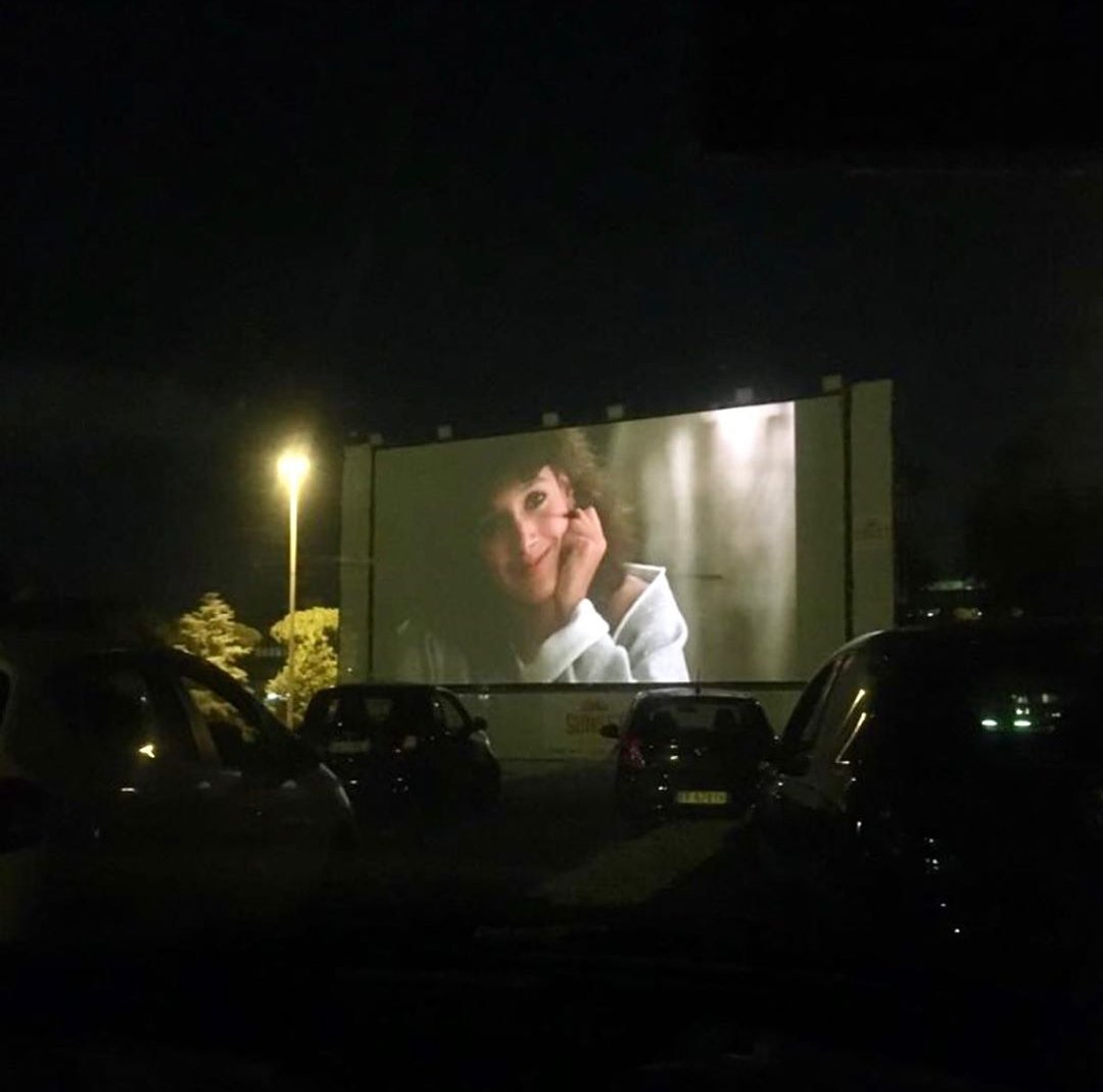 JBealsOnline's tweet photo. ๐ @jenniferbeals: Che sensazione. ๐ #SunsetDriveIn hosted a screening on perhaps my favorite lot, #cinecittastudios. Such sweet memories of shooting there. Itโs where I first met Scola & Troisi and my Dear Friend Elide. #filmโฆ https://t.co/X5GwffYMmb https://t.co/sBVICfiSik