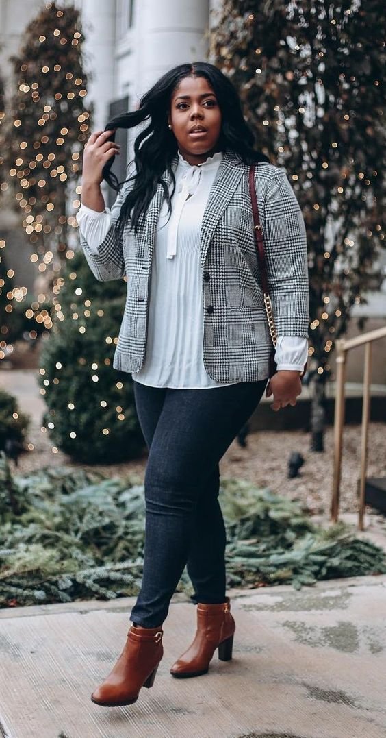 YouAreMyBezoar's tweet image. Luego tenemos los códigos de vestimenta

Casual: para todos los días
Business casual: ropa casual pero con algunos componentes formales como puede ser un jean y un blazer
Cocktail: ropa de fiesta pero no tan formal. Puede ser de dia o de noche
Formal: de largo o smoking