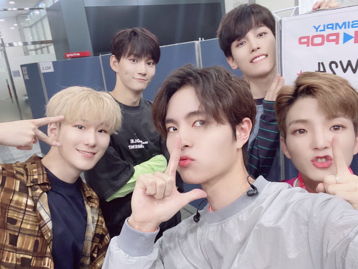 Band_W24hours's tweet photo. #W24 EVERY! Are you all having a good day? We're getting ready for 'Show! Champion' ! See you there:) https://t.co/g2i5ZCsQuQ