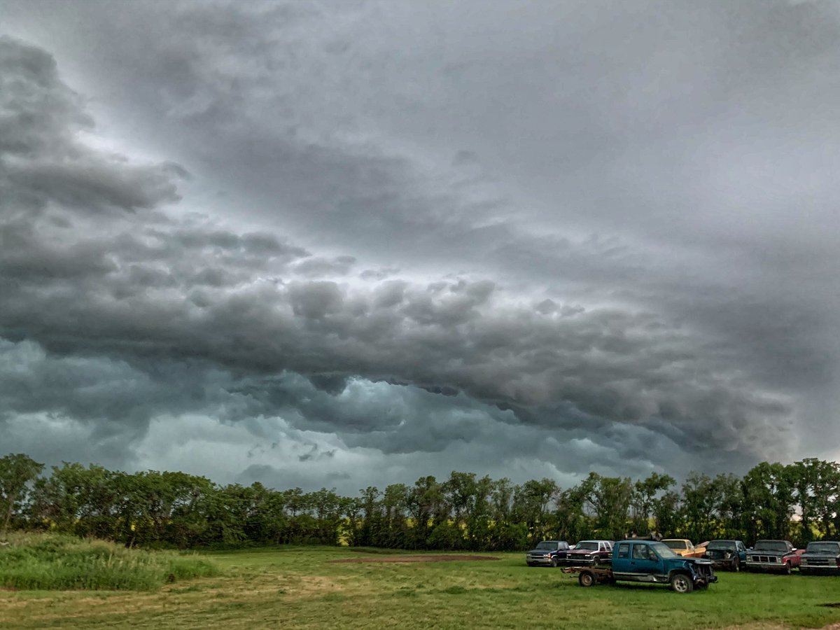 adamrcra's tweet photo. A few pics just before the storm hit west of Radville  #skstorm https://t.co/1fHtzhpN4r