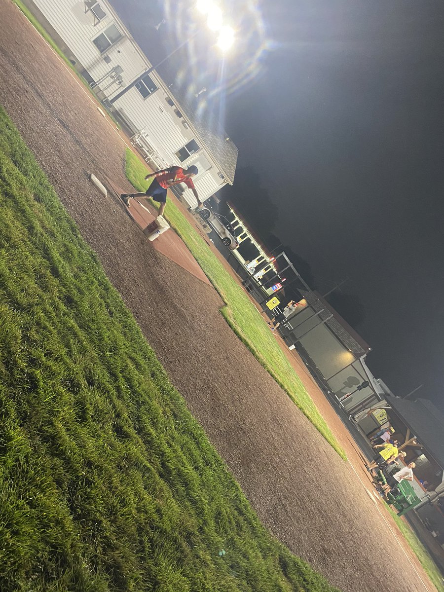 KneeBucklers's tweet photo. 2 big wins tonight to Improve to 3-0 on the season. Game 1 was an 18-13 win over the @TheSWBL crew. Game two was a 1-0 nail bitter, @colelayton55 and @CandyManCam3 throwing the combine shutout and @CandyManCam3 hitting the solo shot for the games only run. https://t.co/OlmRe3BfZ4