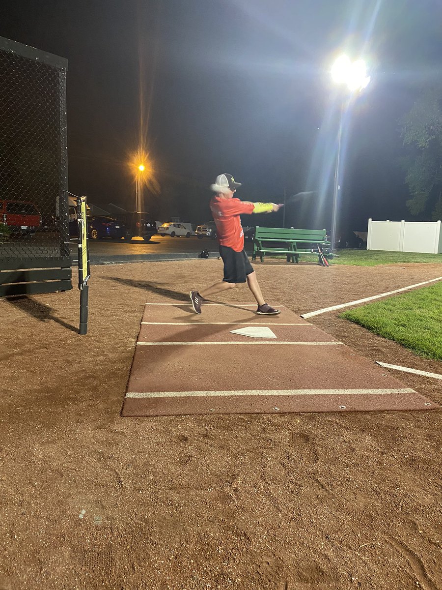 KneeBucklers's tweet photo. 2 big wins tonight to Improve to 3-0 on the season. Game 1 was an 18-13 win over the @TheSWBL crew. Game two was a 1-0 nail bitter, @colelayton55 and @CandyManCam3 throwing the combine shutout and @CandyManCam3 hitting the solo shot for the games only run. https://t.co/OlmRe3BfZ4