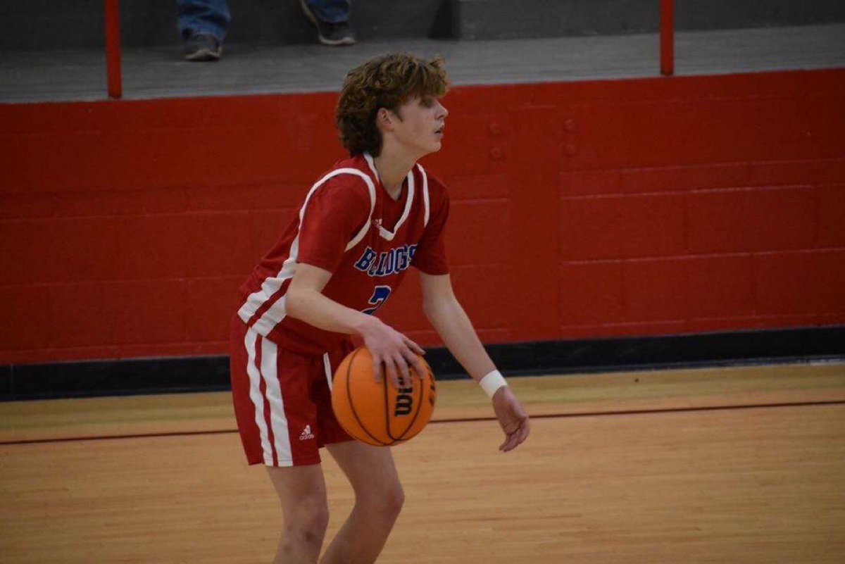 Next up on our roster is Kaden Kincannon (2022) Whitesboro, OK! 

Kaden can flat out shoot the ball, with great court vision! He averaged 8pts a game on a loaded whitesboro bulldog team that qualified for state this past year! 

I fully expect Kaden to have a huge summer!