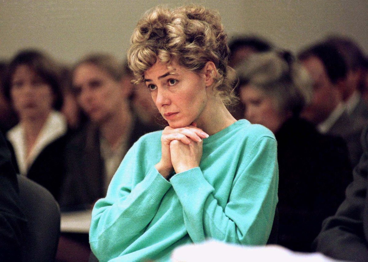  #BREAKING: 58-year-old Mary Kay Letourneau has died of Stage 4 colon cancer. The former Seattle teacher was convicted in 1997 of 2nd-degree rape of a child after admitting to having a sexual relationship w/ her 6th grade student Vili Fualaau. She was 34, he was 12-years-old (1/2)