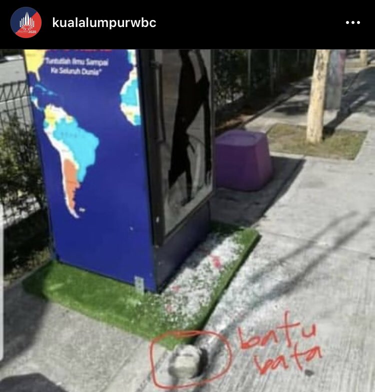 untitledbc's tweet photo. Ishh teruk betul lah perangai orang yang buat macam ni! Dengki sangat ke orang letak kios buku?

Credit: IG @ kualalumpurwbc https://t.co/HsTeZXiSMY
