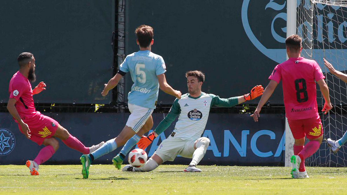 Directly after signing his first team contract two years ago he was loaned out to Levante, but didn't get any playing time.Last year he decided to play with Celta B in Segunda B again and had a great season being a key in saving them from relegation