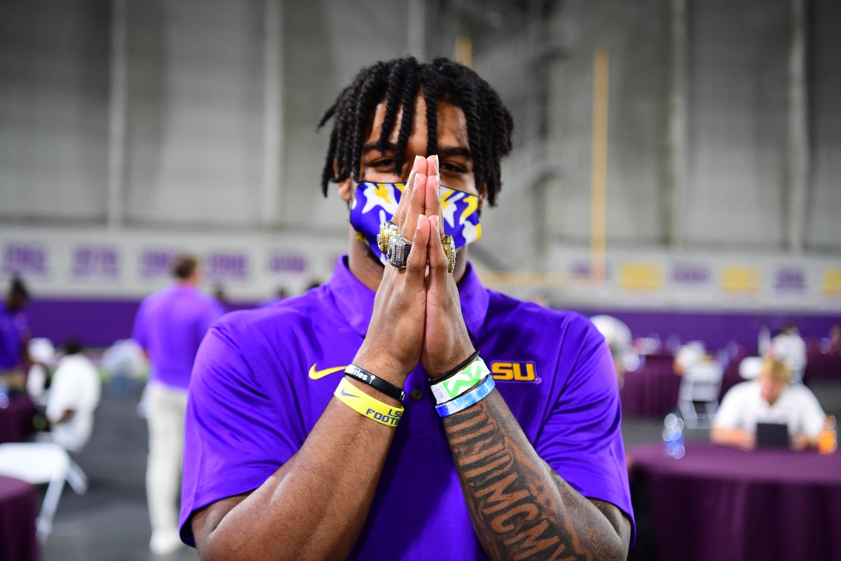 LSUfootball's tweet photo. Everytime I come around yo city
Bling Bling https://t.co/ECiZTaMGAj
