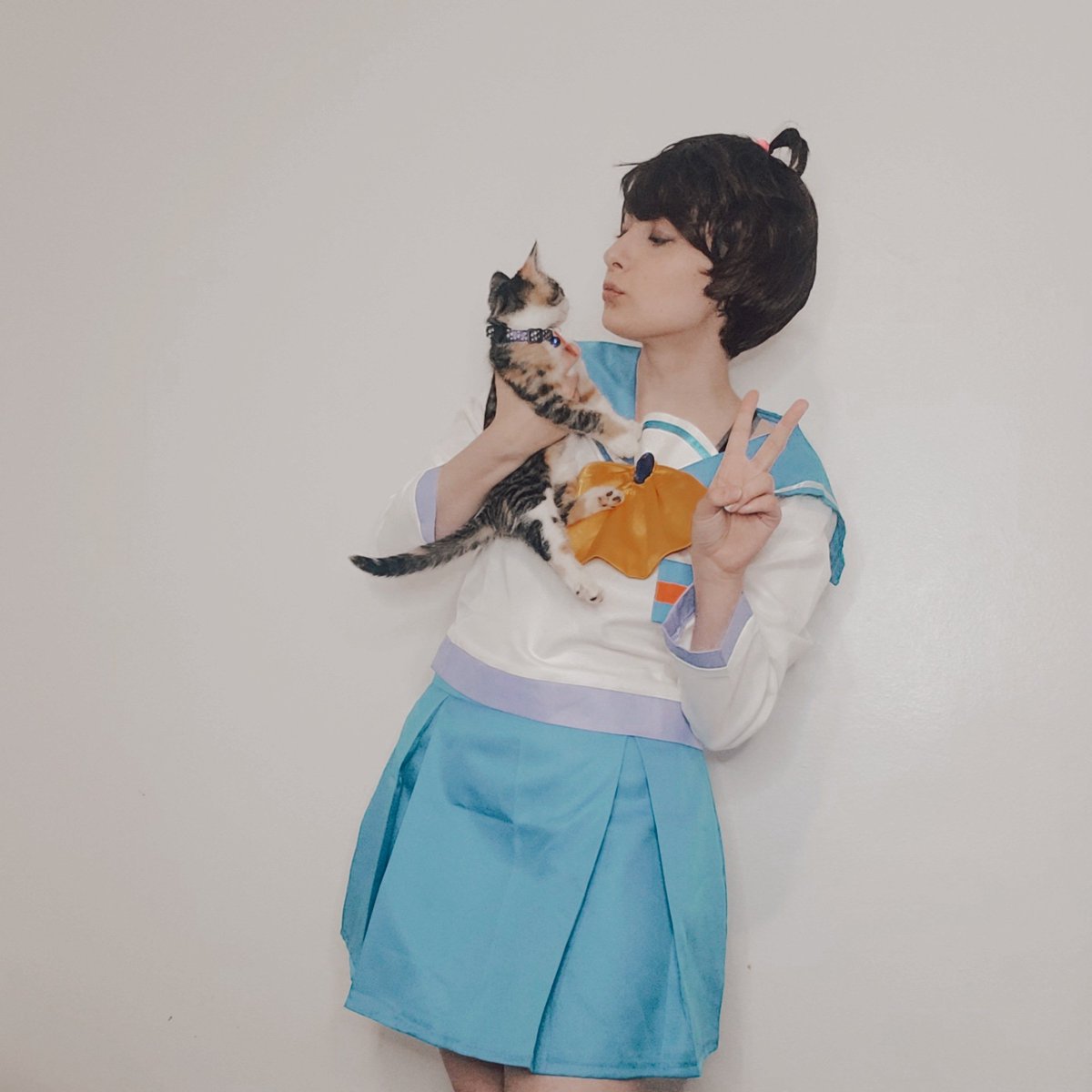 cry_stalsoda's tweet photo. Totally not serious Mayu happening ✌🏻 

Also bonus kitty cat!!! Her name is Dax! https://t.co/FvMappNKXT