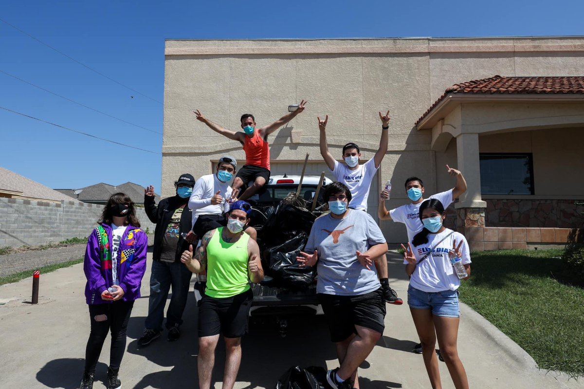 EliasDiazEP's tweet photo. On Saturday, July 4th, the Elias Diaz campaign and volunteers spent the morning cleaning up litter alongside Highway 277! There is nothing more patriotic than making our hometown beautiful, one bag at a time, and it all starts with our youth! 🇺🇸 #ED4EP https://t.co/T5TKjagVqW