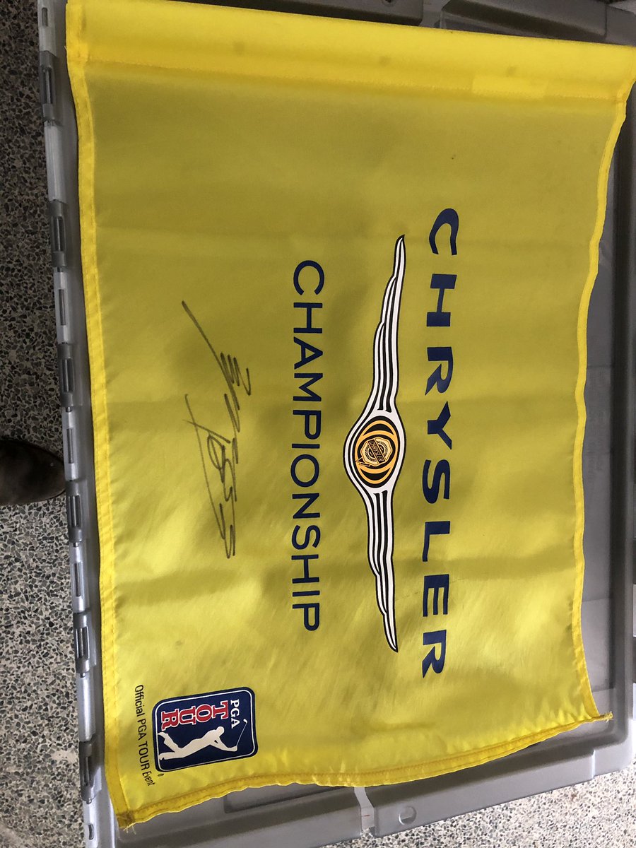 zack_sabo12's tweet photo. @darrenrovell @Sportico Darren, any idea who’s autograph this is? https://t.co/BCzFJAyVFW