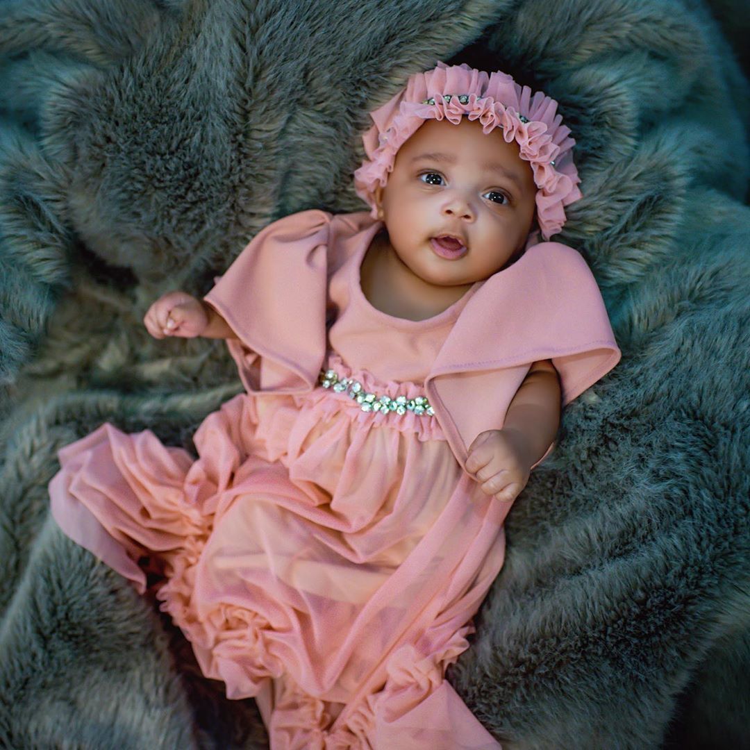 BleacherReport's tweet photo. Usain Bolt and his girlfriend Kasi J. Bennett share photos of their daughter, Olympia Lightning Bolt ⚡️⁣
⁣
(via @usainbolt) https://t.co/2cGqU1oTQ4