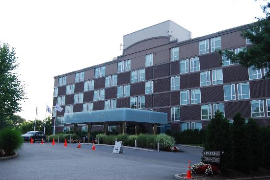 1) hotel indigo newton-riversidea 3.5-star hotel in the auburndale neighborhood of newton, ma. located about 11 minutes away from W right off i-95, it literally shares a parking lot with riverside station (the western-most T stop on the D line).