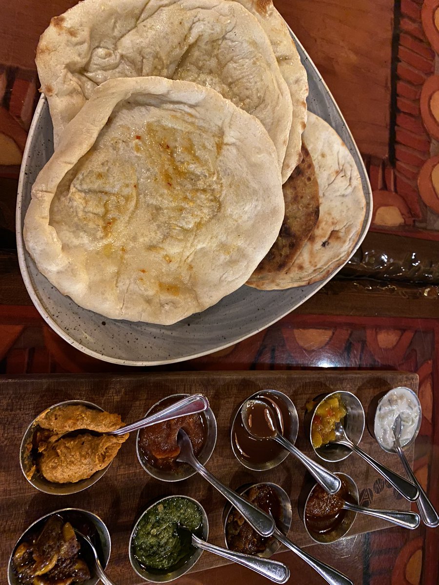 TheMomentMom's tweet photo. “And you’ll start with ______?” The Bread Service. It’s a fill in the blank, not a question at Sanaa! I am loving my life right now! #sanaa #breadservice https://t.co/oRRszSyiVj