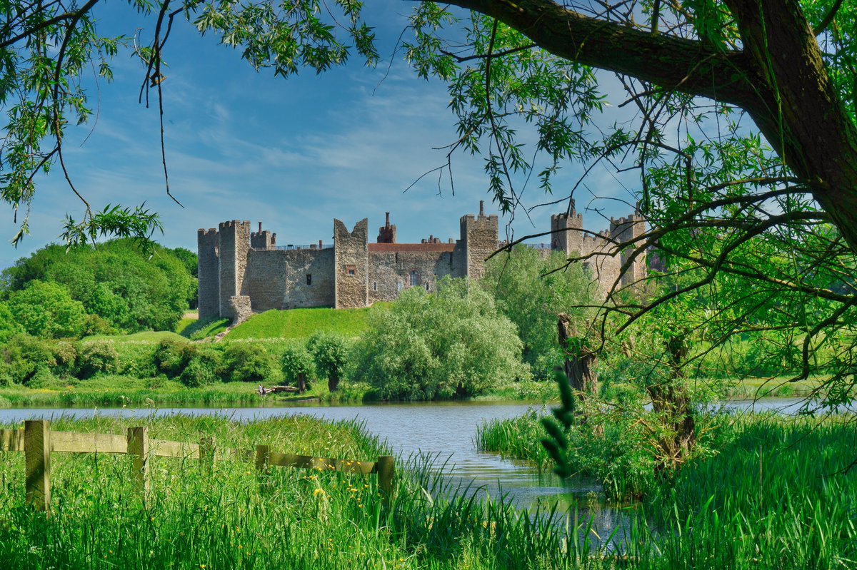 BrettGuruFord's tweet photo. Always a place i go back to time and time again #Framlinghamcastle #Suffolk https://t.co/D1tUSJG8a6