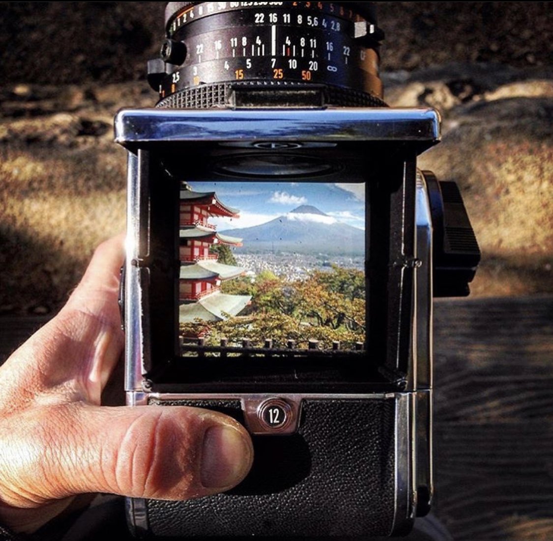 120LOVEJP's tweet photo. 6×6スタイルin Japan
#sebastienpenzarella #hasselblad #japan #6×6 #rokuroku #ロクロク
#midiumformat #ミディアムフォーマット #film #photography #lifestyle #120love #フィルム #ハッセルブラッド https://t.co/DlQ7b2QnWS