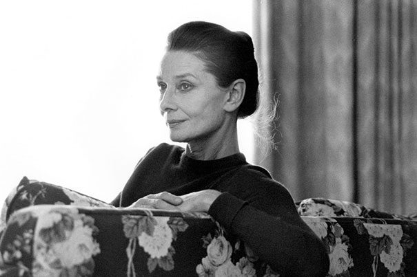 hemocional's tweet photo. Necesito estar a solas muy a menudo. Sería feliz si pudiera estar sola en mi apartamento desde el s��bado por la noche hasta el lunes por la mañana. Así es como recargo mi energía.
AUDREY HEPBURN. https://t.co/wwc7ecf0lV