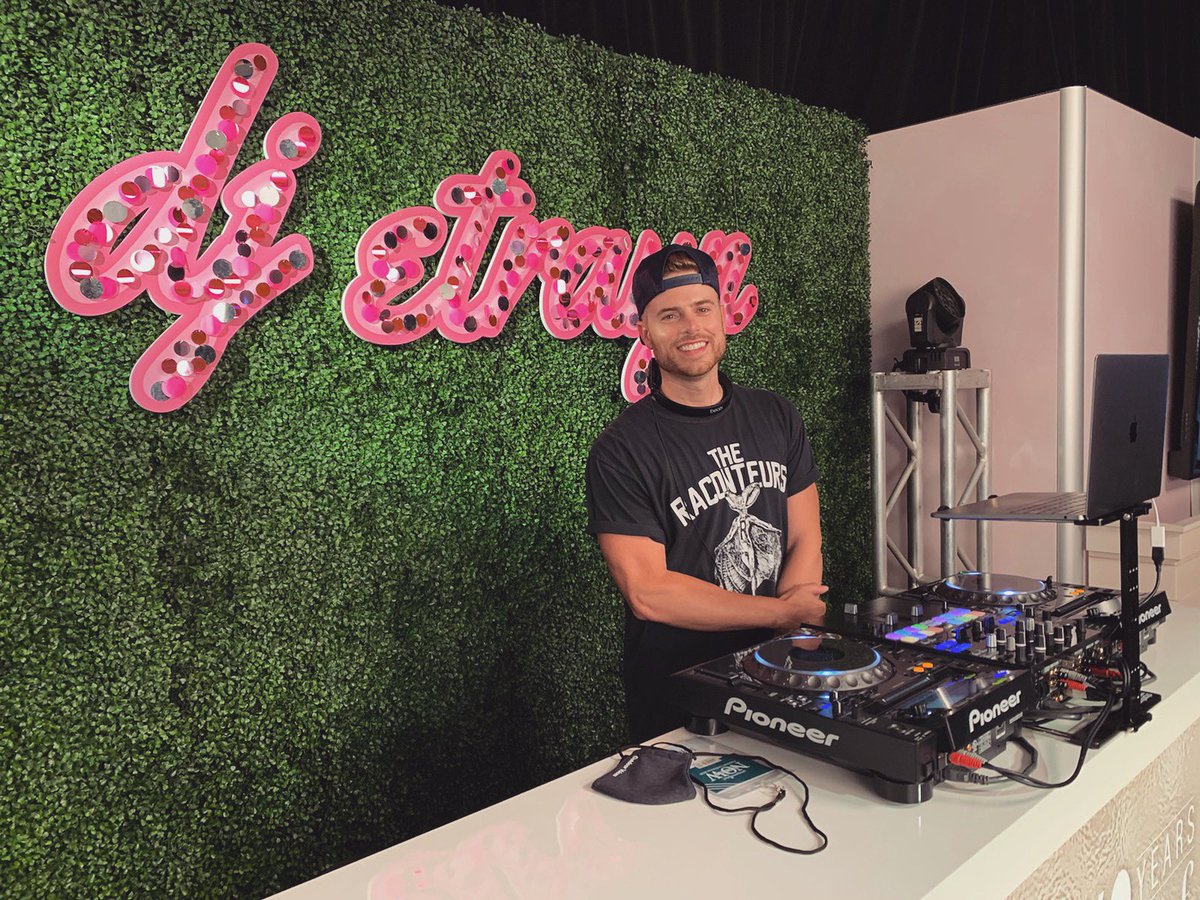 etrayn (@djetrayn) on Twitter photo hyped to be back in illinois djing LIVE (virtually) all week for the <a href="/pamperedchef/">Pampered Chef</a> squad.
i heard they will be 20k strong! 🙌🏼
#illinois #pamperedchef #virtualparty hyped to be back in illinois djing LIVE (virtually) all week for the <a href="/pamperedchef/">Pampered Chef</a> squad.
i heard they will be 20k strong! 🙌🏼
#illinois #pamperedchef #virtualparty