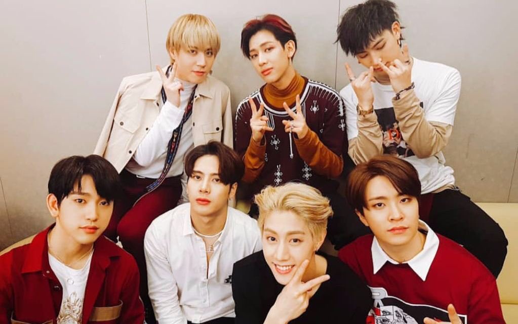 iFuck7official's tweet image. iFuck7 se encuentra asistiendo al tan esperado #ASTRODB porque teníamos que estar los siete para gritar durante toda la noche que somos Adler biased y que se bañe porque hasta acá nos lleva su olor a patas. Anygays! Los felicitamos por su debut y esperamos que todo salga bien. 🐌