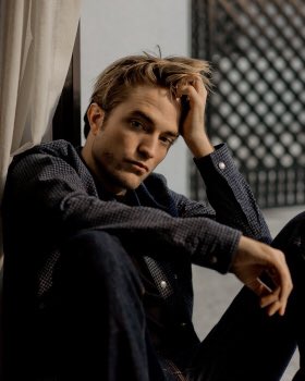 Luke Hemmings as Robert PattinsonA THREAD ——