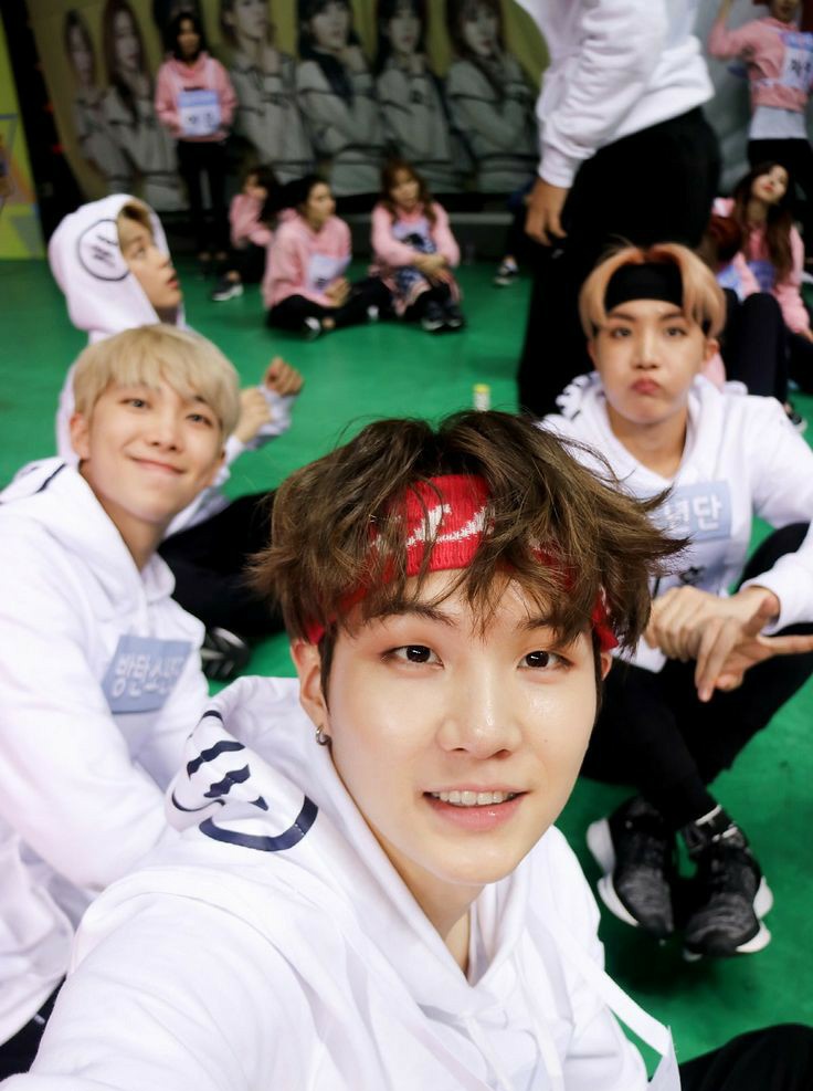 7BLost's tweet image. 𝗔𝘀𝘁𝗿𝗼 𝗗𝗲𝗯𝘂𝘁.

Por nuestra parte la line más sexy dio asistencia al debut de los chicos de Astro, chicos, les deseamos toda la suerte del universo, aunque sabemos que les ira increible en el escenario. 

#AstroDB.