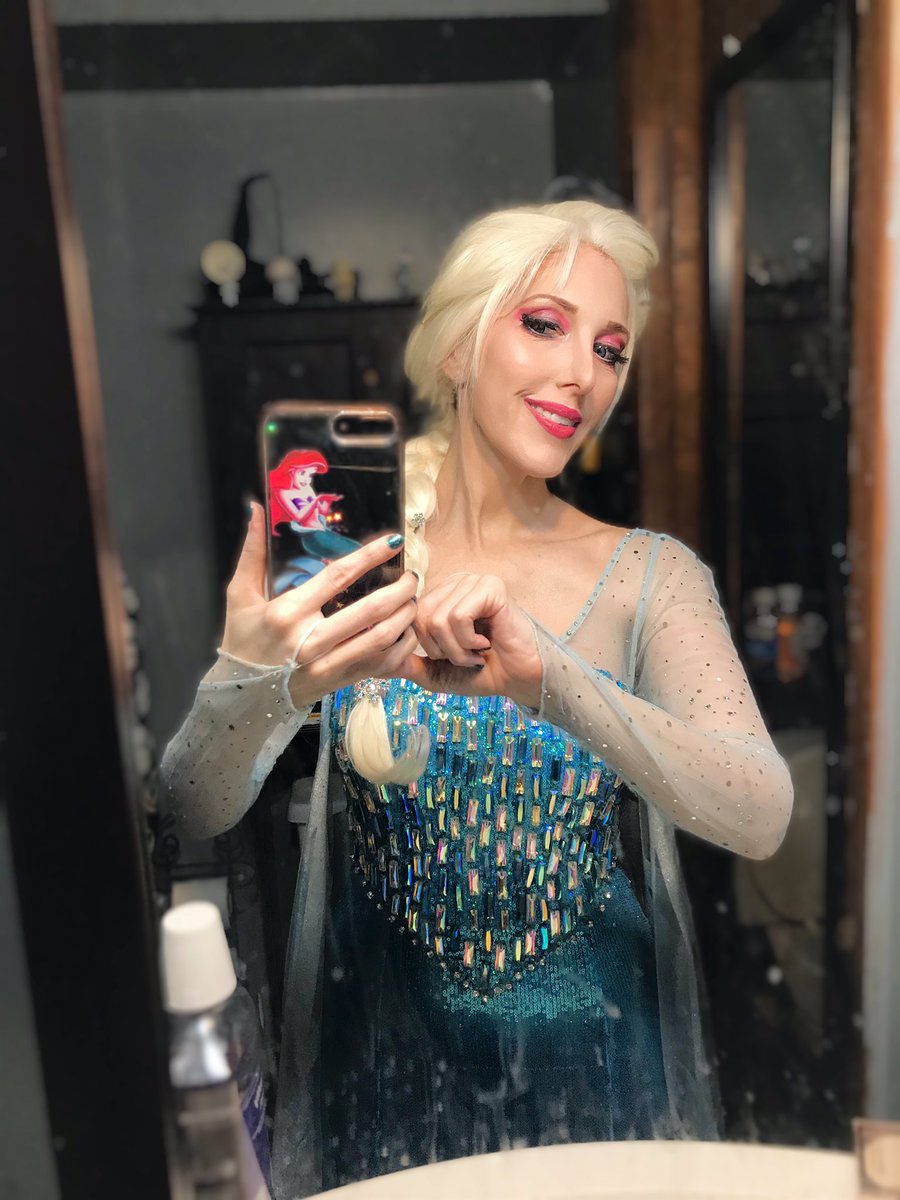 Kittendtv's tweet photo. Elsa Selfies today before a virtual visit with the Ice Queen ... wore my backup wig as she is getting restyled... #ElsaCosplay #Princess #IveQueen #LetItGo #FrozenCosplay https://t.co/Yr7m7H71TG