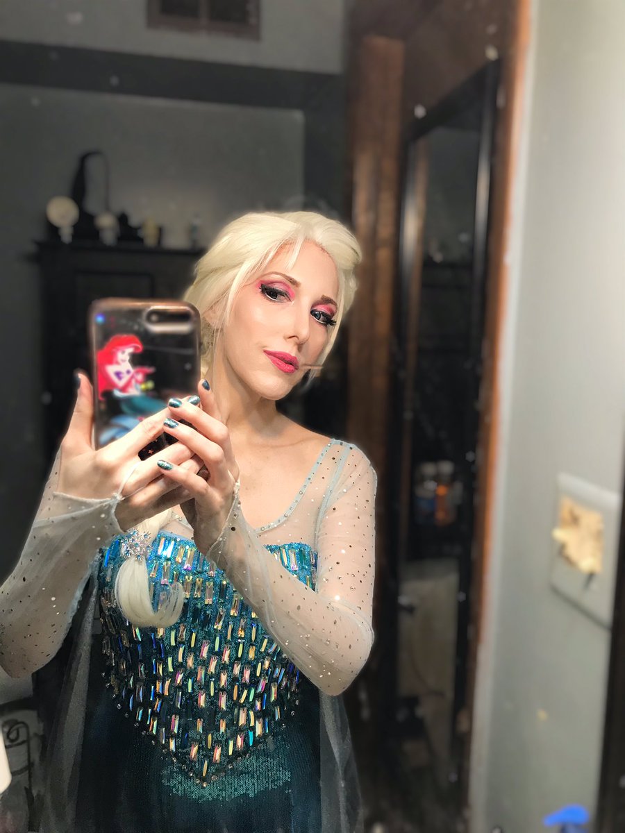 Kittendtv's tweet photo. Elsa Selfies today before a virtual visit with the Ice Queen ... wore my backup wig as she is getting restyled... #ElsaCosplay #Princess #IveQueen #LetItGo #FrozenCosplay https://t.co/Yr7m7H71TG