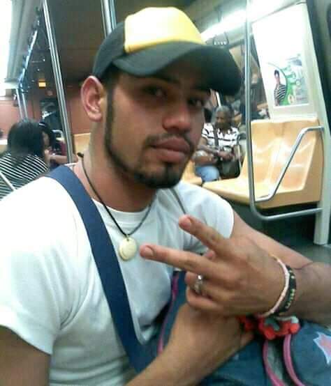 HombresStraight's tweet photo. RT y le quitamos la ropa https://t.co/fxXPyfRlY5