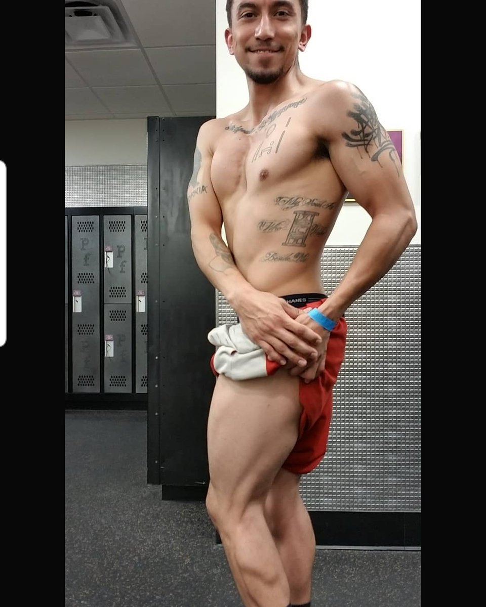 DFit91's tweet photo. "Ass to grass" 

they say squats are like sex the deeper you go the better it feels 🤣 
#legday #gains #fitnessmodel #bodybuilder #bodybuilding #squats #muscles #flex #muscles #planetfitness #asthetics #supplements #preworkout #workoutmotivation #health #mensphysique #mensfitness https://t.co/xEa0JVoc91