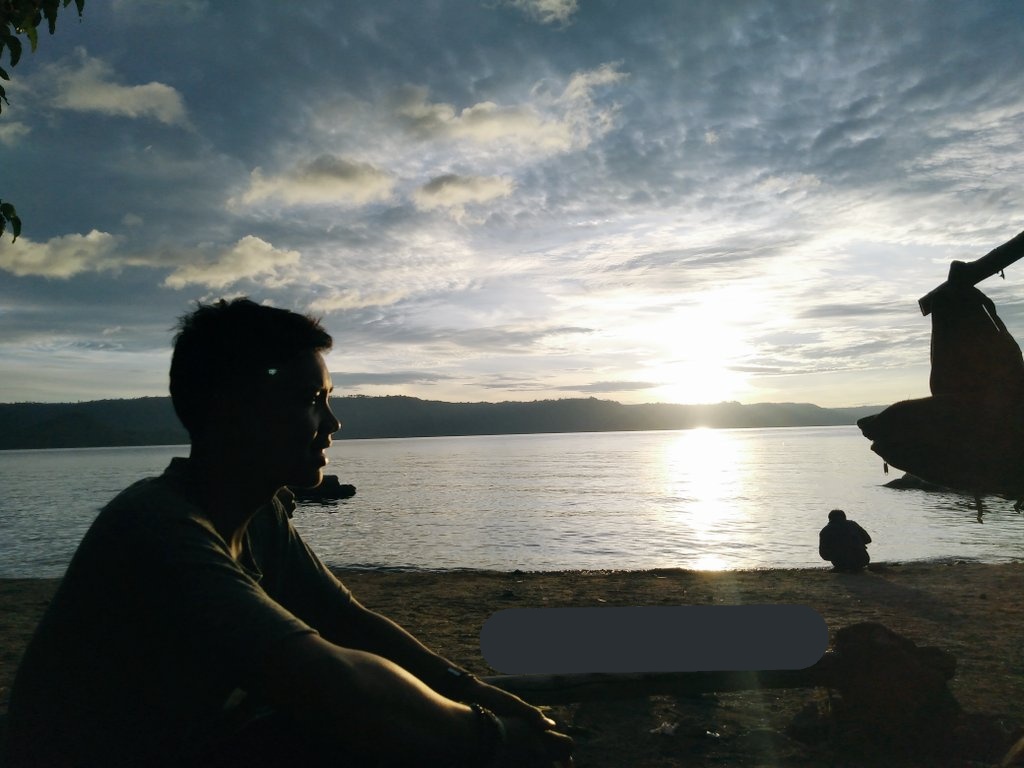 aldirmdh's tweet photo. Terus berjuang meskipun dunia mu lagi tidak baik...
#Exploresumut #travelingsumut #penikmatsunrice #danautoba https://t.co/JR5p2AJT97