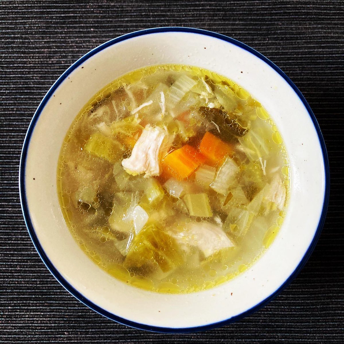 野上優佳子 弁当家 チキンスープの今日の野菜は 玉ねぎ キャベツ フェンネル にんじん カリフラワーとセロリは葉っぱ のところだけ 葉っぱが入ると 急にすごく美味しさ増す 青森の郷土料理の けの汁 も アザミの葉が入ると急に美味しさ増す 野上優佳子 弁当家 チキンスープの今日の野菜は 玉ねぎ キャベツ フェンネル にんじん カリフラワーとセロリは葉っぱ のところだけ 葉っぱが入ると 急にすごく美味しさ増す 青森の郷土料理の けの汁 も アザミの葉が入ると急に美味しさ増す