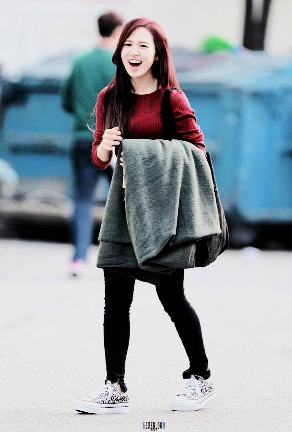 redvellut's tweet image. * 𝗵𝗮𝗽𝗽𝗶𝗻𝗲𝘀𝘀 ¡ › wᥱ.𝒂..⃗/rᥱ : 𝗥𝗘𝗗を*𝗩𝗘𝗟𝗟𝗨𝗧_♟ ꜜ .對 ˬ #ASTRODB ، ⁺ updᥲtᥱ * 🗓️ ´ O7.O7 !

Kiki es la más feliz porque asiste al debut de estos reyes que nos tienen a todas enamoradas, las demás se quedaron atoradas en el baño por eso aún no llegan.